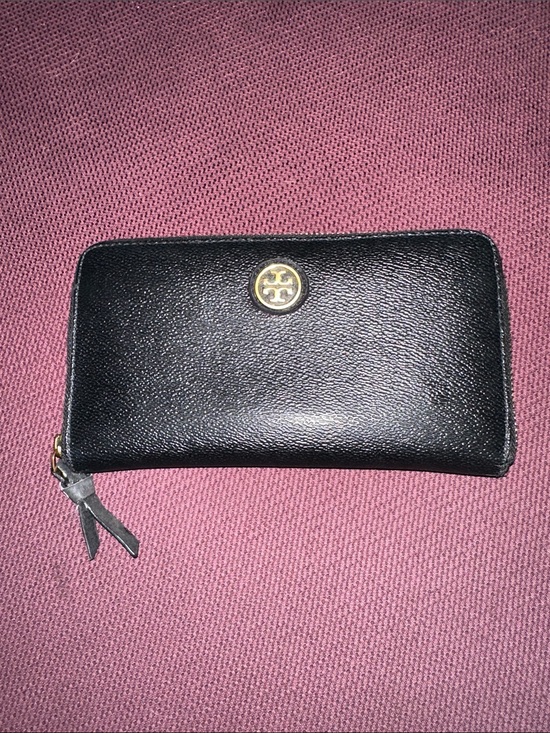 Tory Burch Handbags - Tory Burch Black Leather Zip Wallet